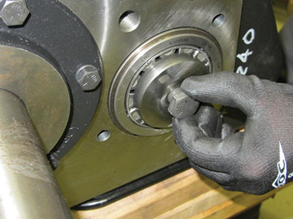 _Graphics/Web/TRSM0970_Main Case Counter Shaft Installation 14.jpg